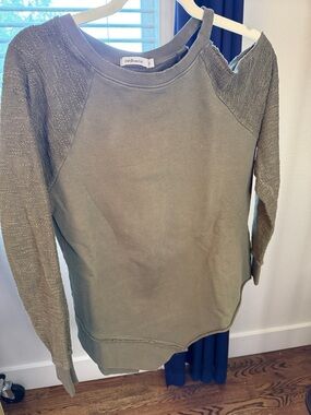 Red Haute Olive Green Crewneck Pullover Sweater